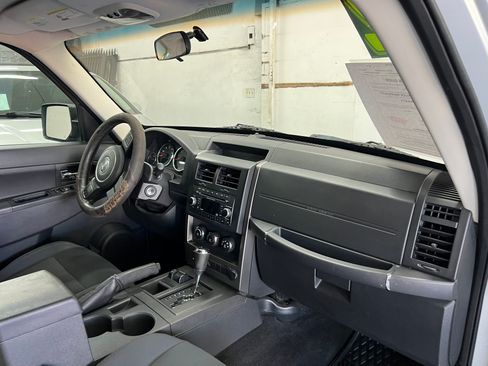 Used 2012 Jeep Liberty Sport image 16