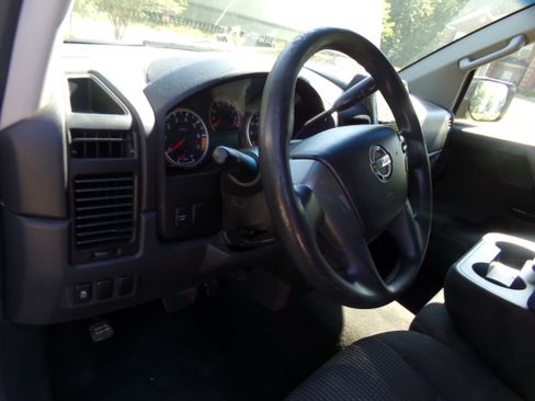 Used 2013 Nissan Titan 2WD Crew Cab SV image 11