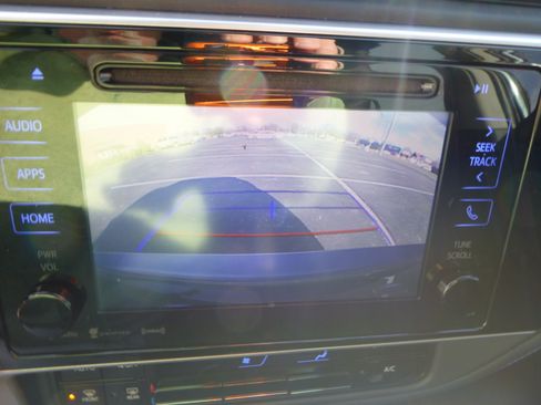 Used 2017 Toyota Corolla SE image 30