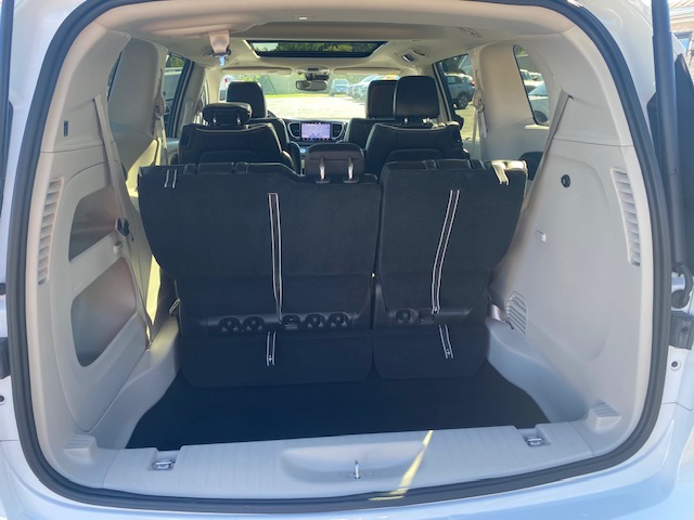 Used 2023 Chrysler Pacifica Limited FWD image 14