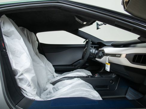 Used 2022 Ford GT RWD image 21
