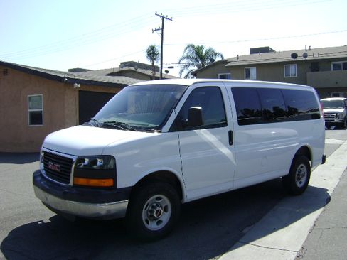 Used 2010 GMC Savana 3500 LT image 5