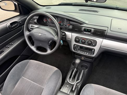 Used 2005 Chrysler Sebring Touring image 10