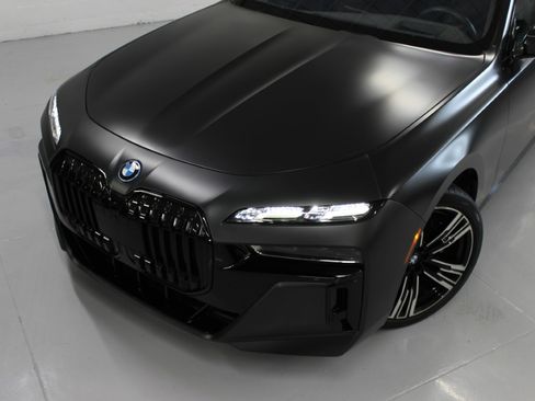 Used 2023 BMW i7 xDrive60 AWD/4WD image 5