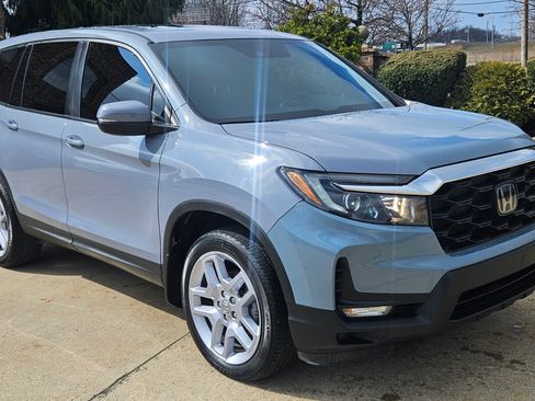 Used 2025 Honda Passport EX-L image 3