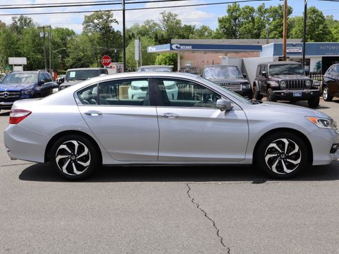 Used 2016 Honda Accord EX Sedan image 9