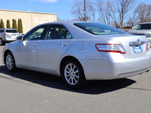 Used 2011 Toyota Camry XLE image 6
