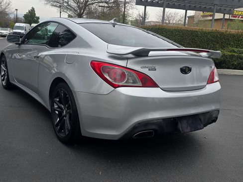 Used 2011 Hyundai Genesis Coupe 3.8 Grand Touring image 12