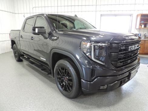Used 2023 GMC Sierra 1500 4WD Crew Cab Elevation image 11