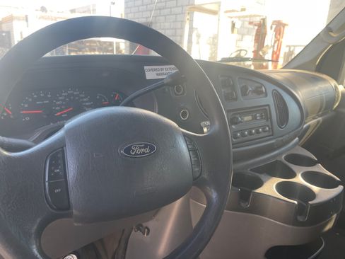 Used 2006 Ford E-350 and Econoline 350 image 8
