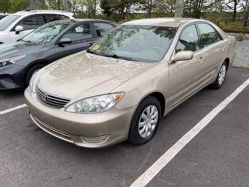 Used 2005 Toyota Camry LE FWD Sedan 2.4L 4-Cyl image 1
