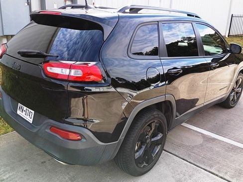 Used 2017 Jeep Cherokee Limited image 5