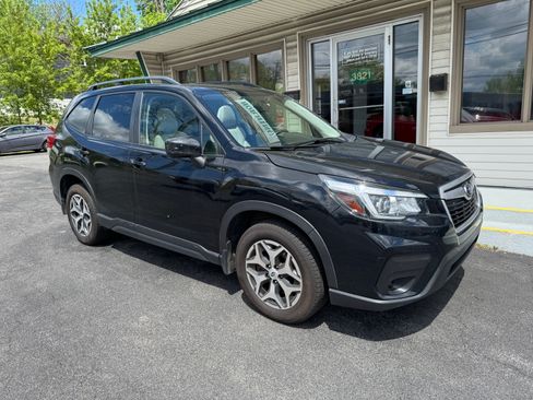 Used 2019 Subaru Forester Premium AWD/4WD image 2