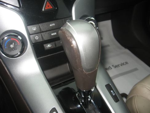 Used 2011 Chevrolet Cruze LTZ image 11