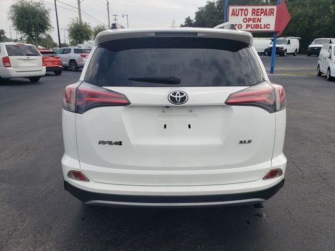 Used 2018 Toyota RAV4 FWD XLE image 4