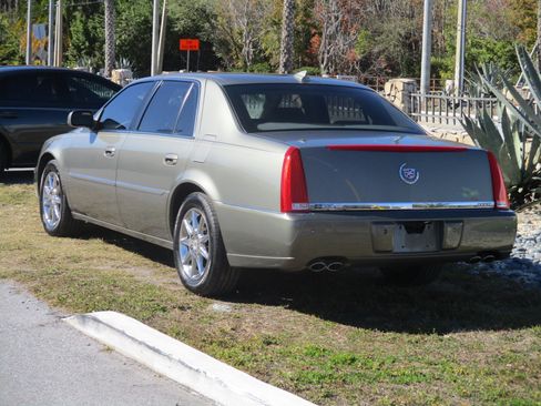 Used 2010 Cadillac DTS Luxury image 3