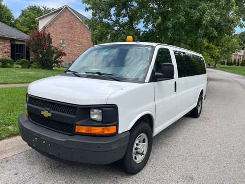 Used 2015 Chevrolet Express 3500 LS Extended Passenger RWD image 4