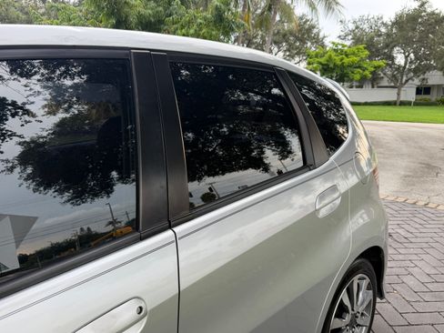 Used 2013 Honda Fit Sport image 11