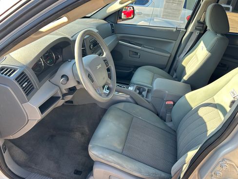 Used 2006 Jeep Grand Cherokee Laredo 75th Anniversary image 4