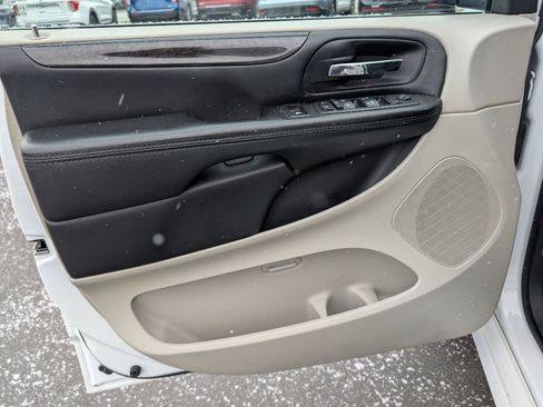 Used 2018 Dodge Grand Caravan SE image 15