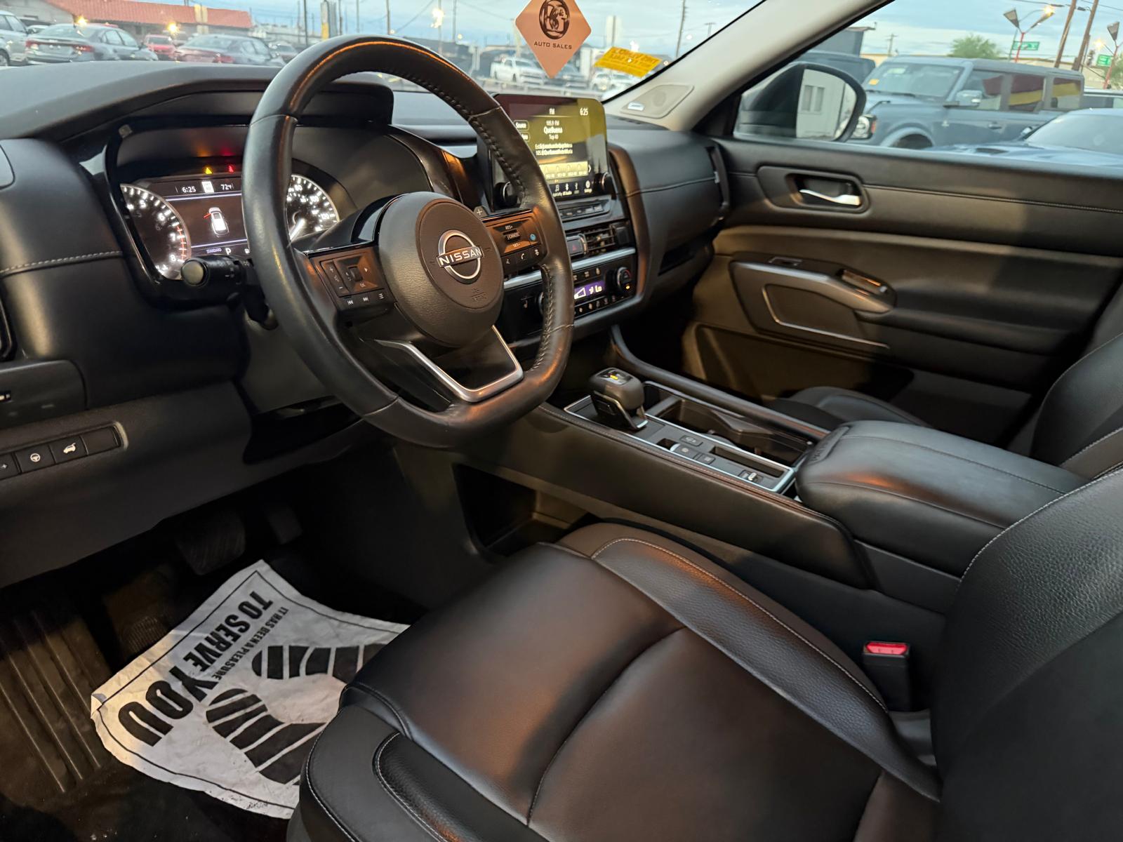 Used 2022 Nissan Pathfinder FWD SL image 9
