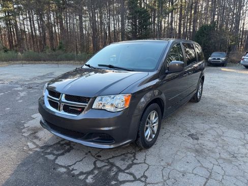 Used 2016 Dodge Grand Caravan image 1