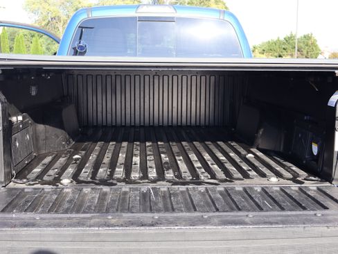 Used 2018 Toyota Tacoma TRD Sport image 18