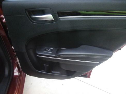 Used 2019 Chrysler 300 S image 22