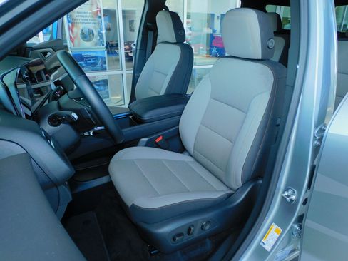 Used 2026 Chevrolet Traverse FWD LT image 15