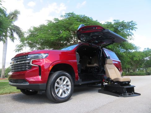 Used 2023 Chevrolet Suburban Premier image 22