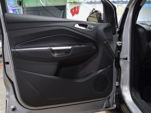 Used 2017 Ford Escape Titanium image 28