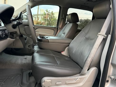 Used 2008 Chevrolet Suburban 4WD image 9