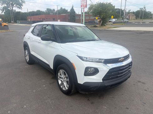 Used 2021 Chevrolet TrailBlazer AWD LS image 1