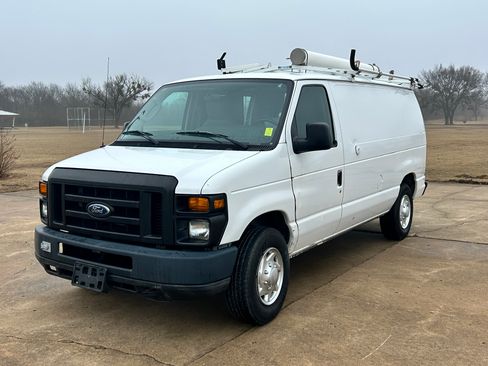 Used 2010 Ford E-250 and Econoline 250 image 1