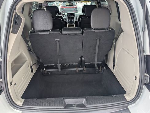 Used 2019 Dodge Grand Caravan SXT image 15