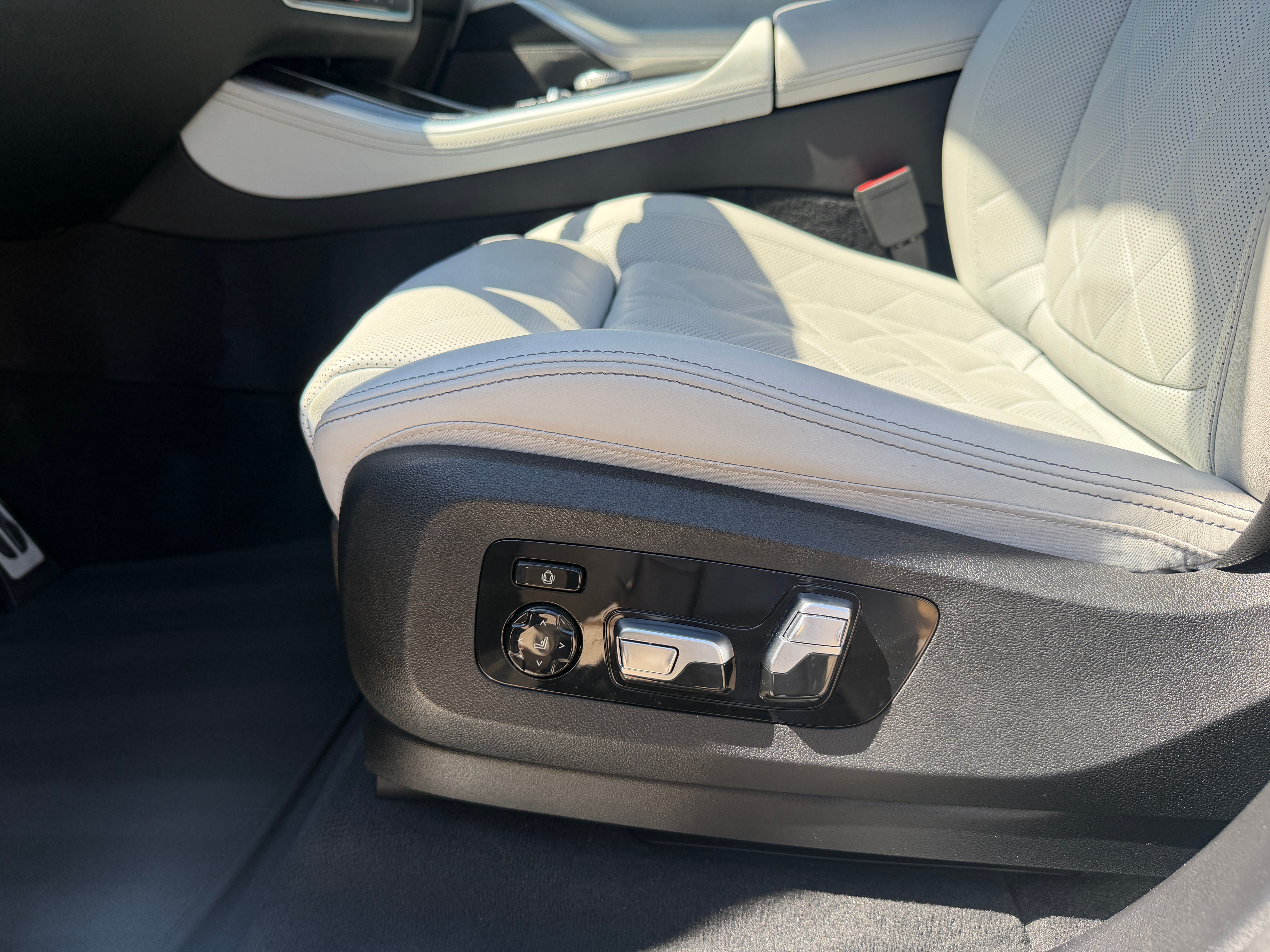 Used 2024 BMW X5 M60i AWD/4WD image 29