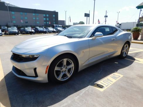 Used 2019 Chevrolet Camaro LT Coupe RWD image 4