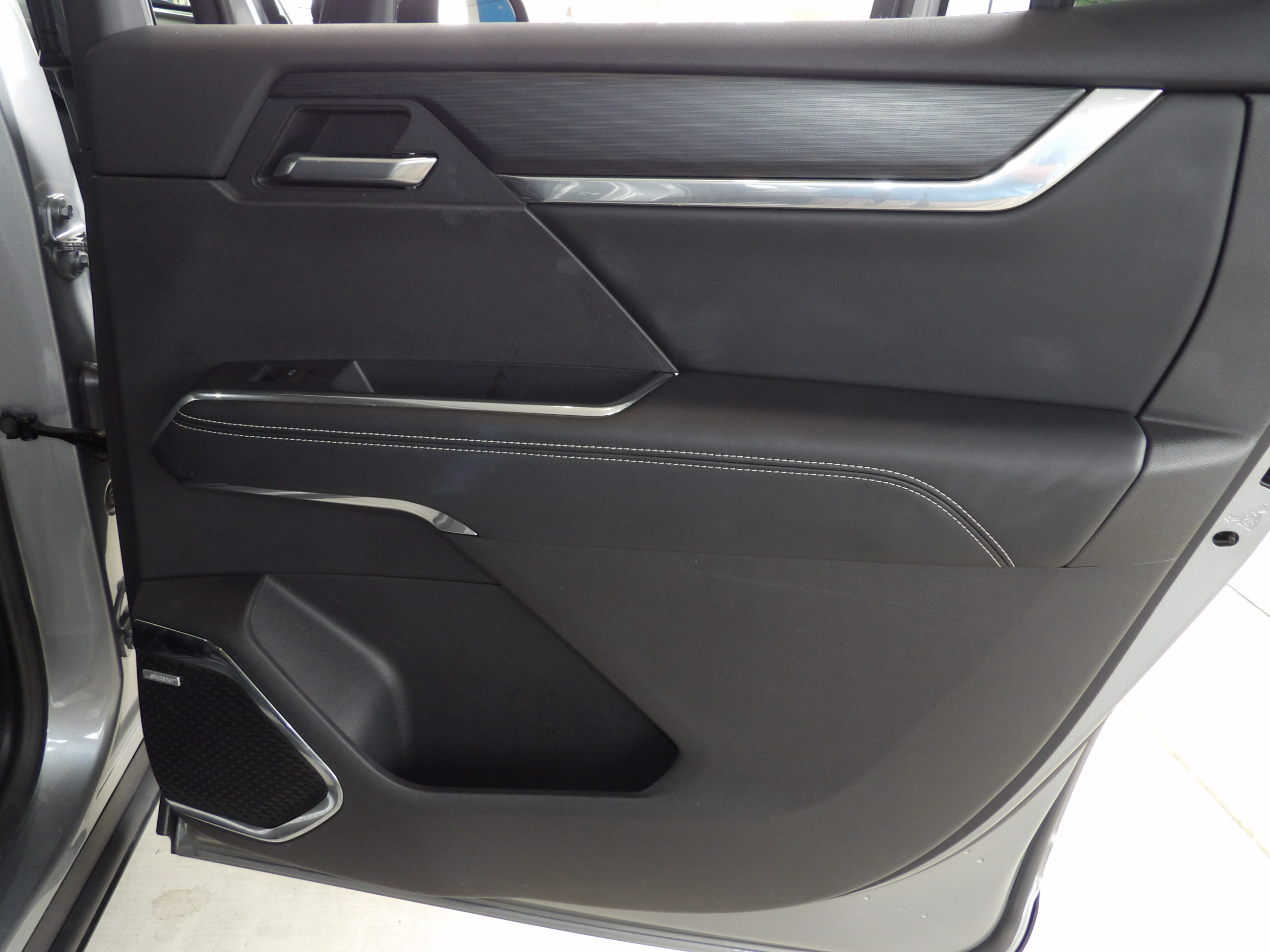 Used 2026 GMC Acadia FWD Elevation image 24