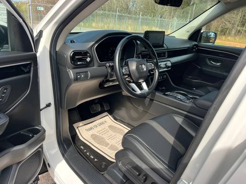 Used 2025 Honda Pilot Touring image 13
