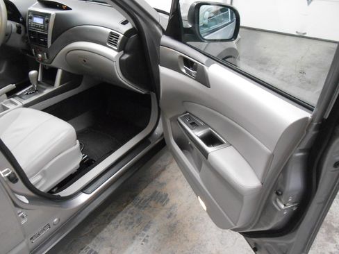 Used 2011 Subaru Forester 2.5X Premium image 11