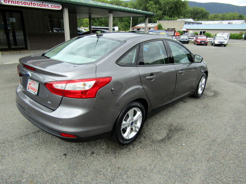 Used 2014 Ford Focus SE Sedan FWD image 2