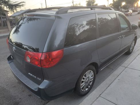 Used 2007 Toyota Sienna XLE image 8