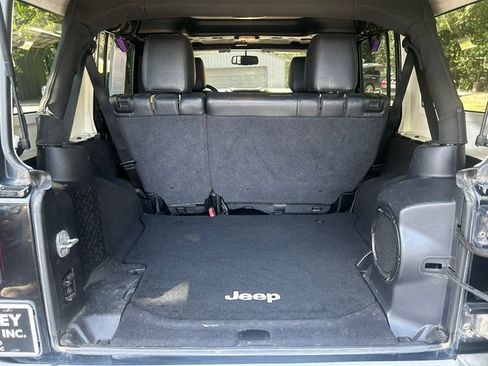 Used 2013 Jeep Wrangler 4WD Unlimited Sahara image 22