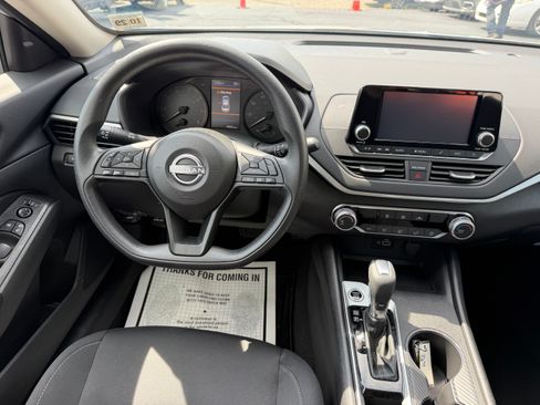 Used 2024 Nissan Altima 2.5 S FWD image 16