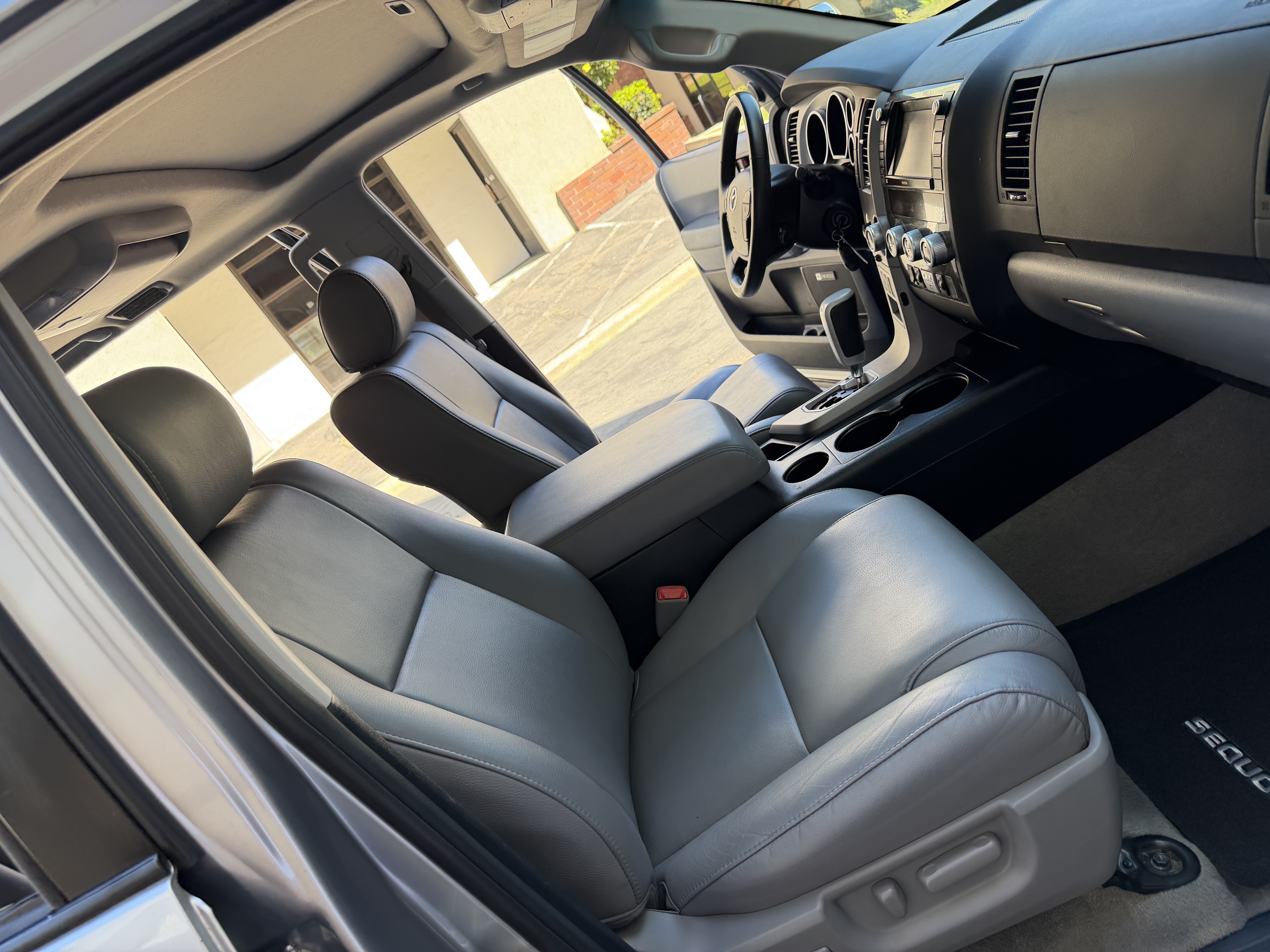 Used 2011 Toyota Sequoia Limited AWD/4WD image 32