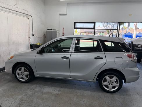 Used 2005 Toyota Matrix UNAVAIL FWD image 9