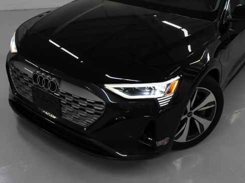 Used 2024 Audi Q8 e-tron Premium image 4