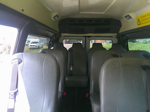 Used 2014 Ford E-150 and Econoline 150 Club Wagon image 11