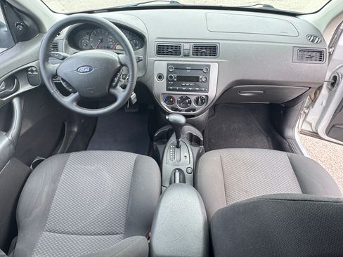 Used 2006 Ford Focus ZX3 Hatchback FWD image 21