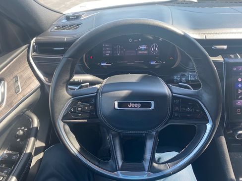 Used 2022 Jeep Grand Cherokee 4WD Overland image 12